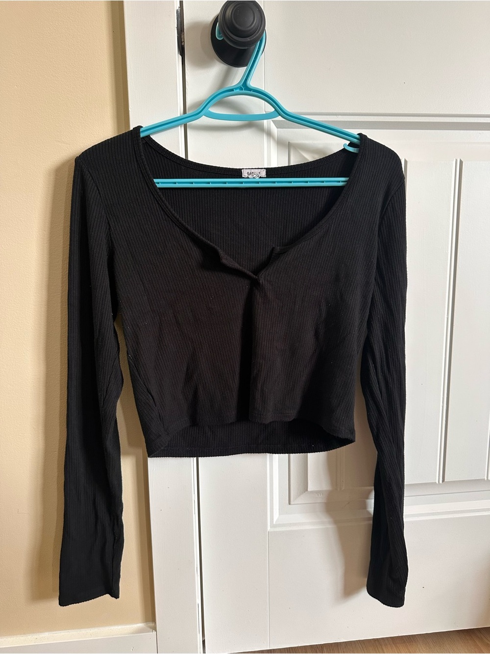 GARAGE cropped black long sleeve v neck